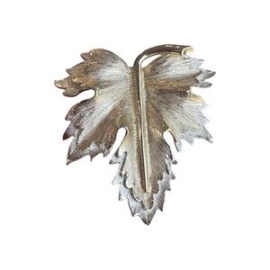 Sarah Coventry Natures Choice 60s Maple Leaf Brooch Vintage Silver Gold Tone